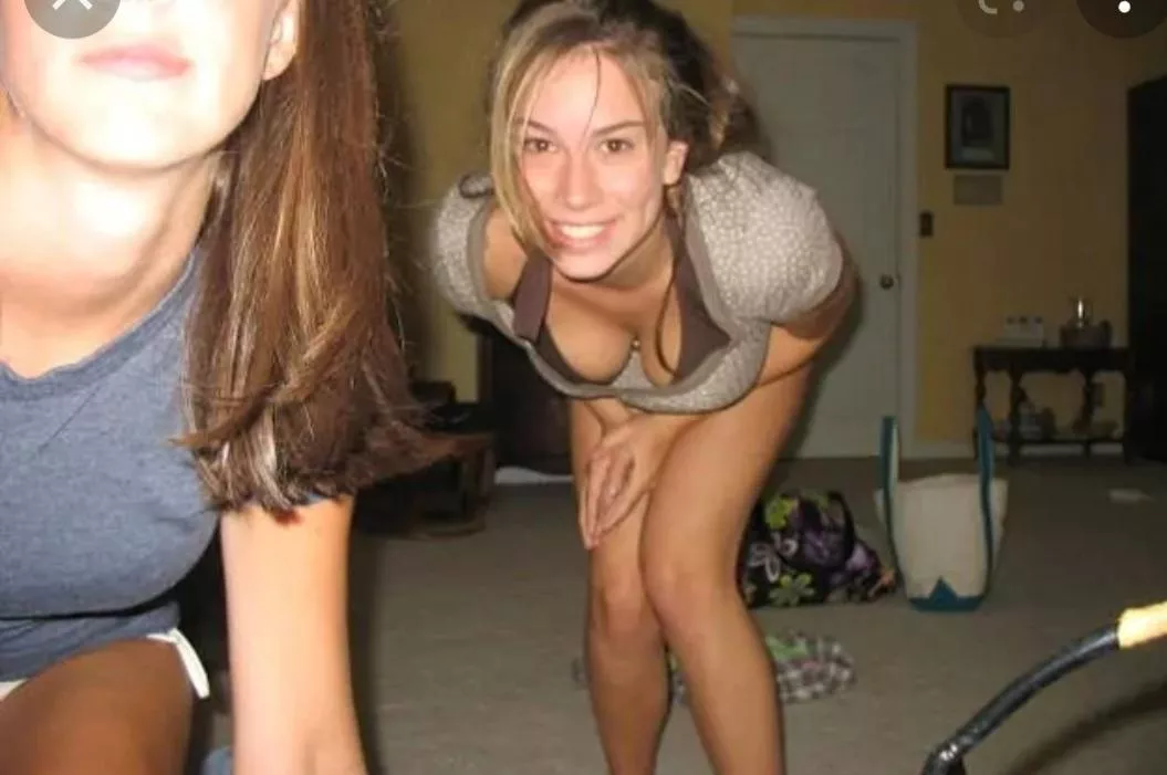 Downblouse in the liveing room 🥵❤