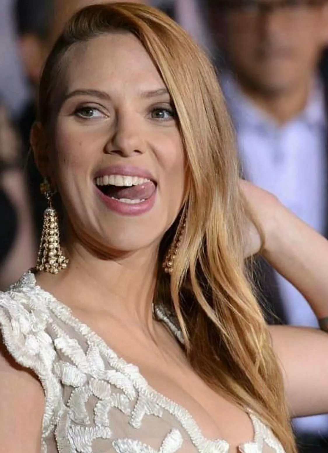 Drain my throbbing morning wood for Scarlett Johansson