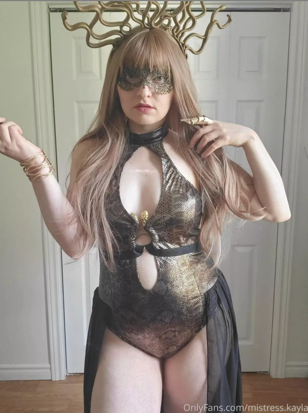 Dressed as Medusa, snakeskin like bodysuit makes me feel powerful 🌋