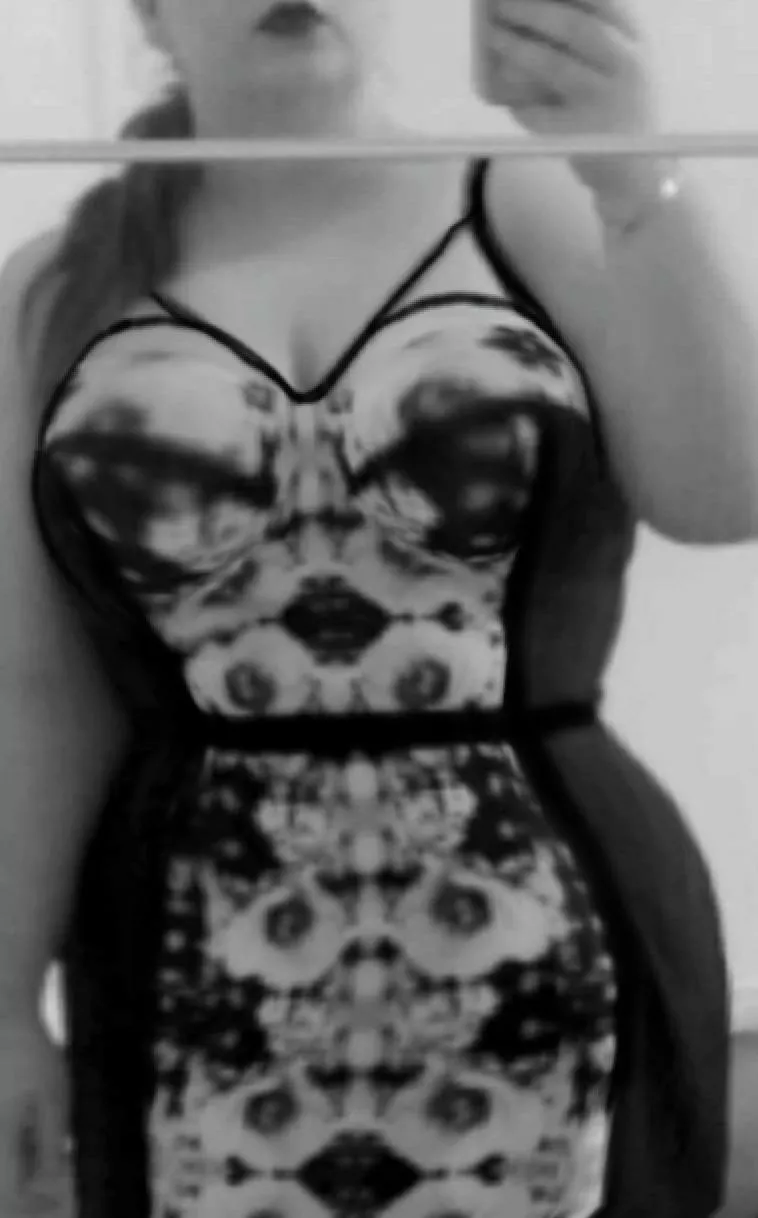 dressed up and waiting for you to come fuck me 😏