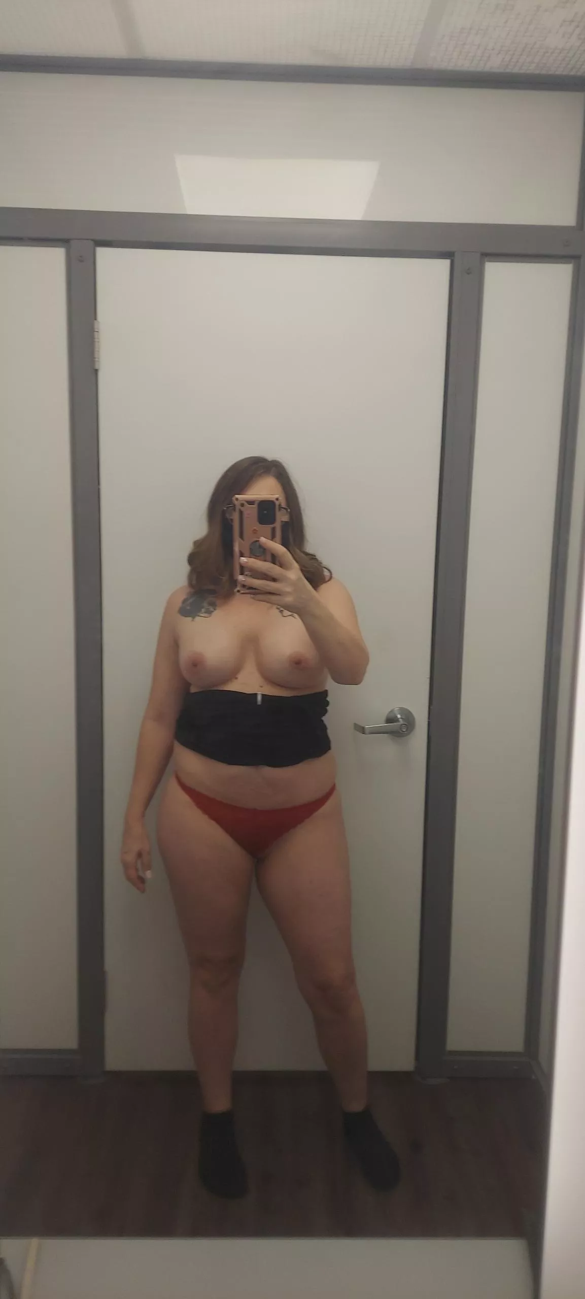 Dressing room sel(f)ie 42 and wet Dressing room sel(f)ie 42 and wet