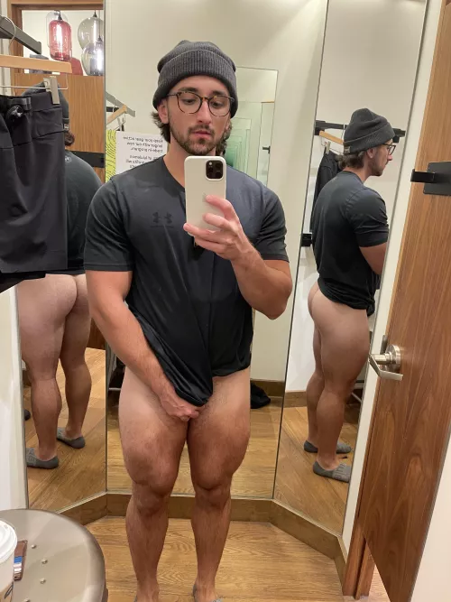 Dressing rooms hit different 🍑