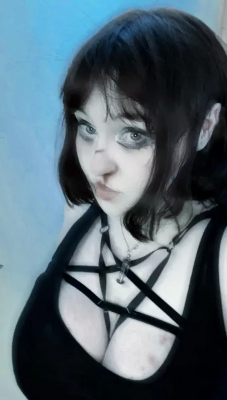 drink water rn or i show up in front of ur bed at 3am