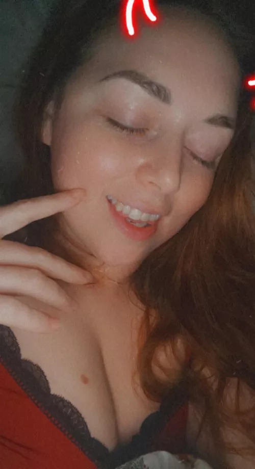 Drop a 😈 i(f) you want to keep me company tonight.