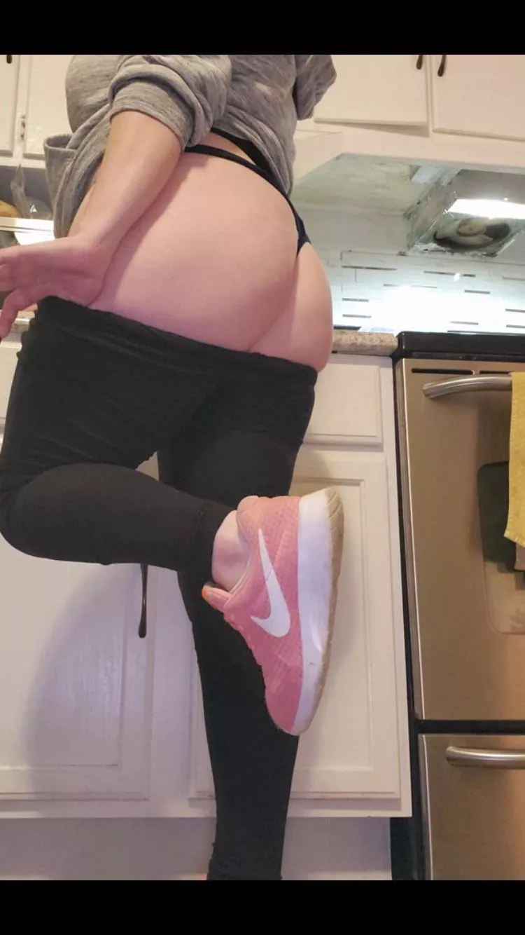 Dropping the kids at school soon, then we can have some fun 😈🤫 (f)