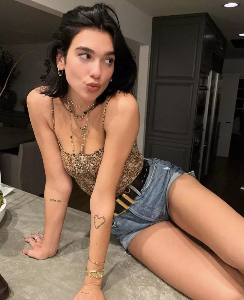Dua Lipa has me so horny right now! Can any buds please drain me for her?
