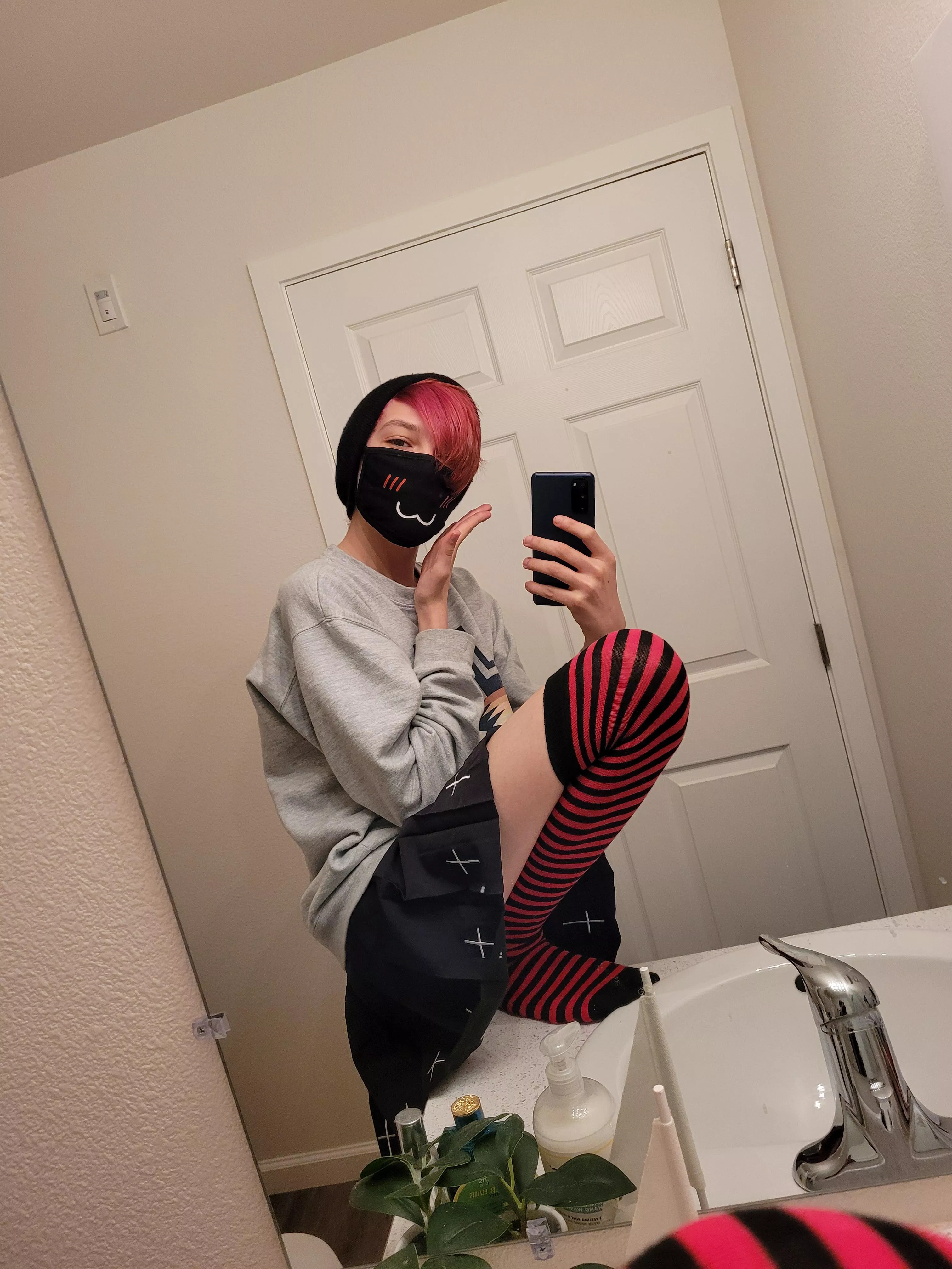 Dyed my hair to match my outfit uwu