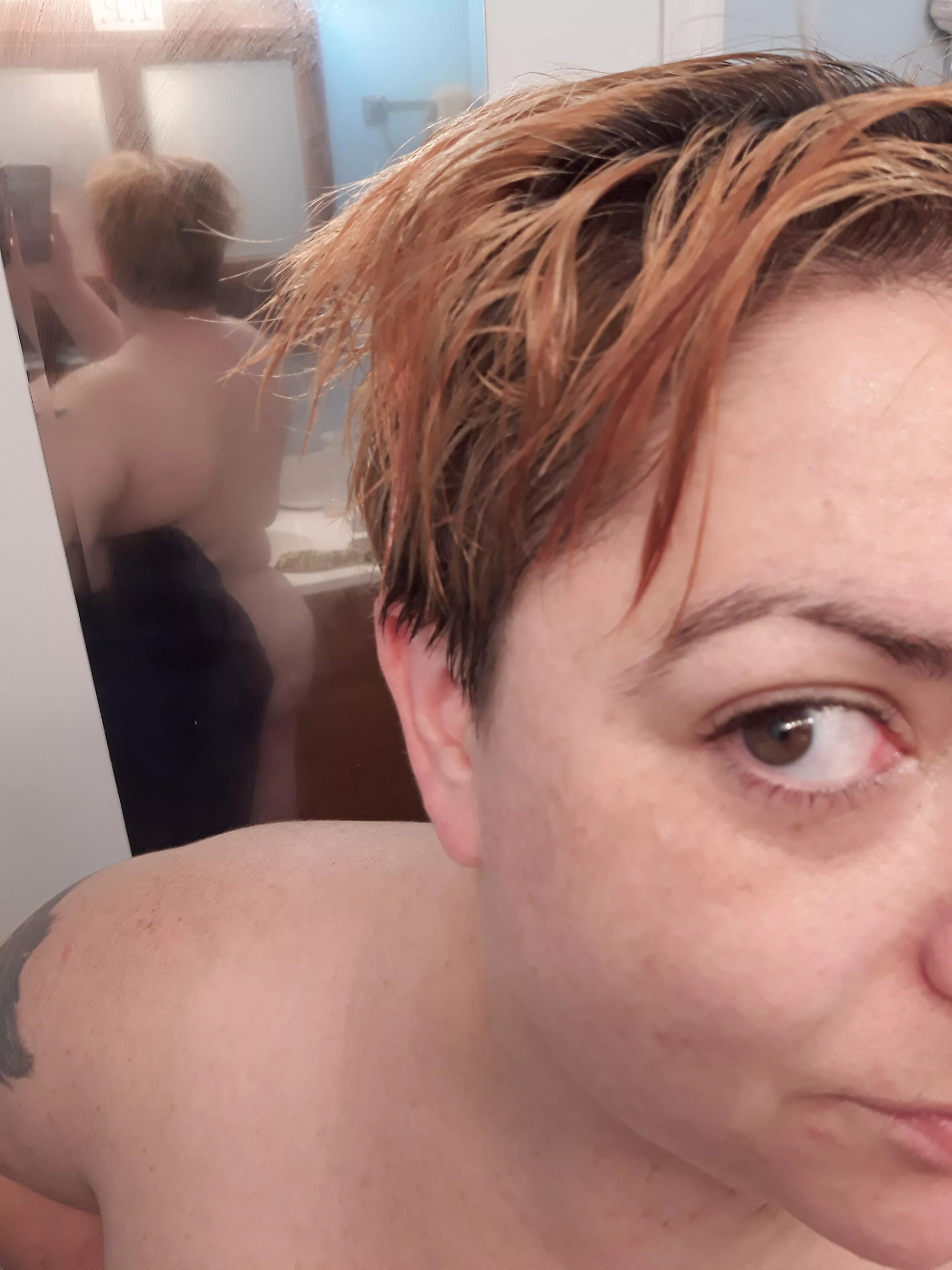 Dynamatically curvaceous 36(f) fresh out the shower. Smelling like roses. Sharing a tease of what's under the towel. And hair is crazy Dynamatically curvaceous 36(f) fresh out the shower. Smelling like roses. Sharing a tease of what's under the towel. And hair is crazy