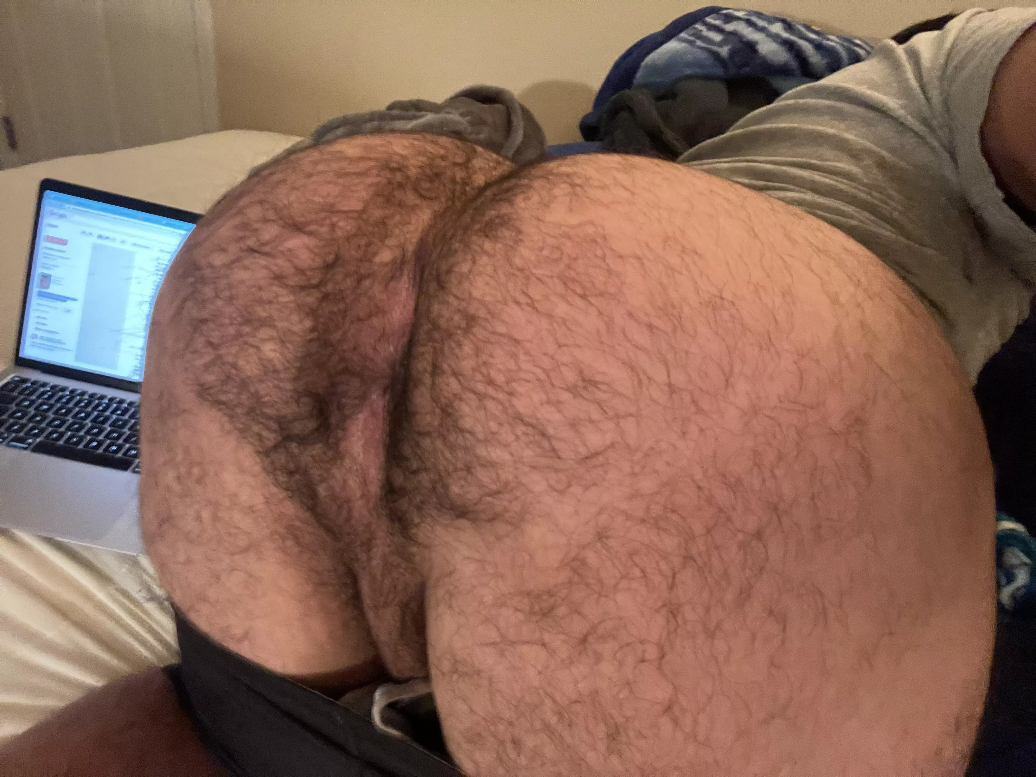 eat me out while I try studying