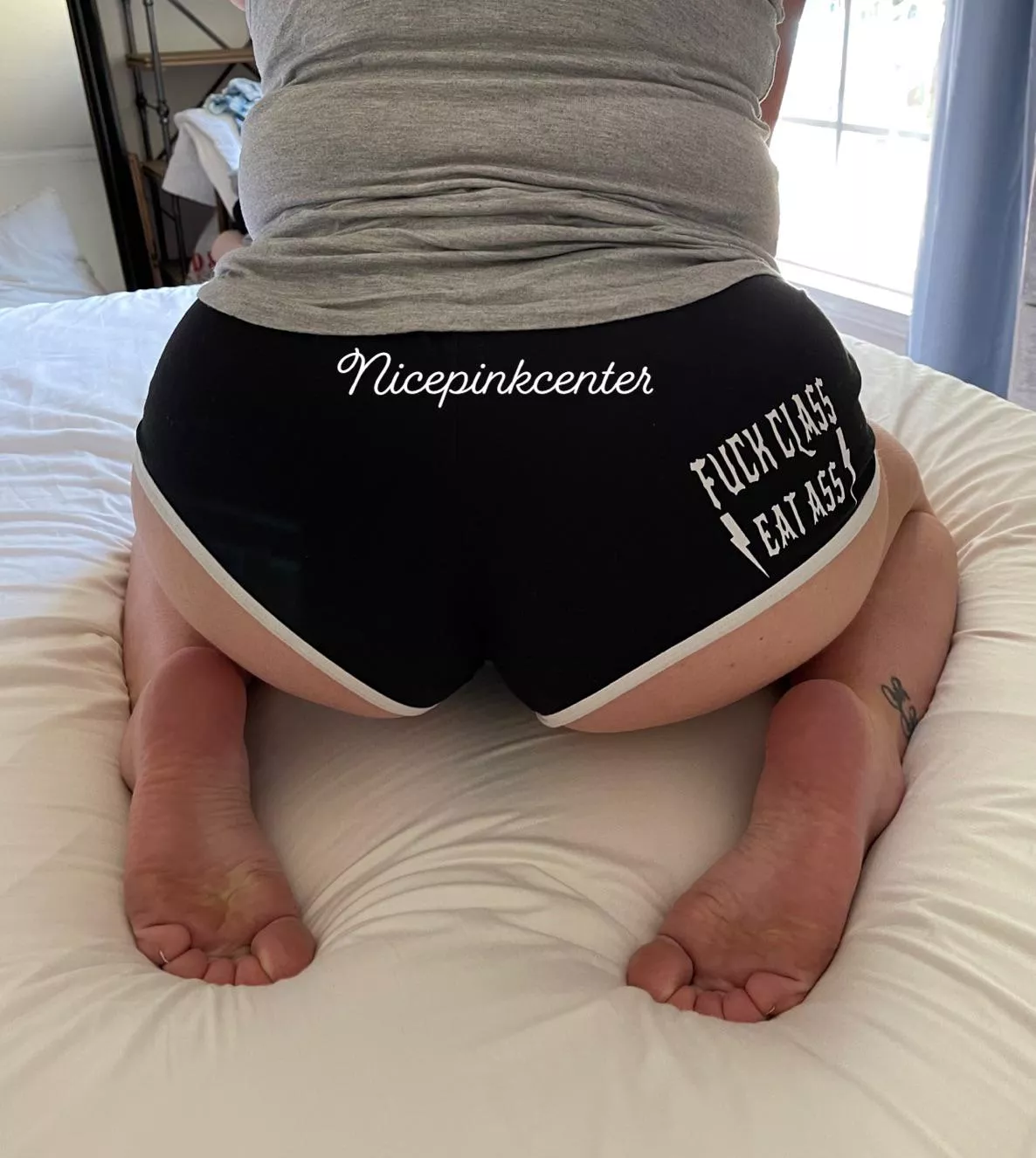 Eat my ass, massage my feet, and fill me up … pretty please? Eat my ass, massage my feet, and fill me up … pretty please?