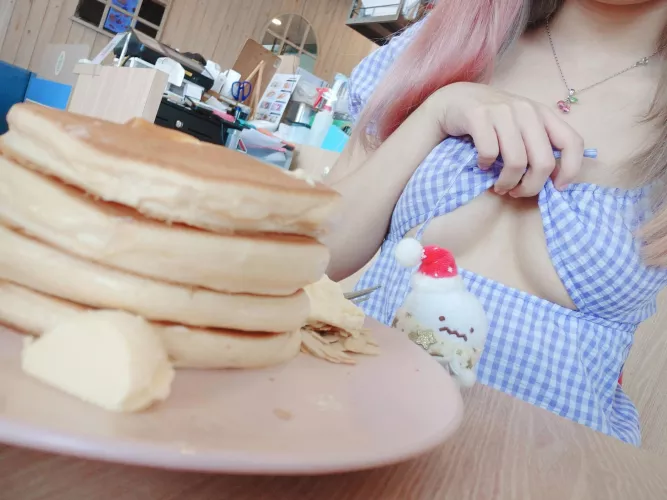 eat the pancakes or ... me ? 💗