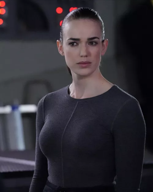 Elizabeth Henstridge
