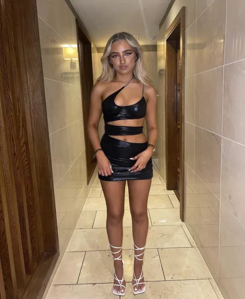 Ella B - that outfit!