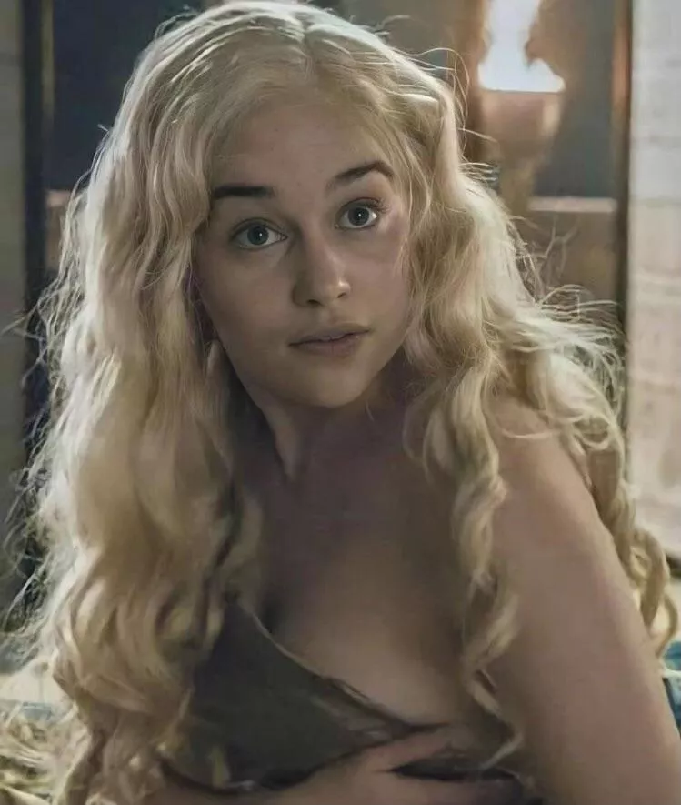 Emilia Clarke‘s face when she realize that she‘ll definitely get pregnant with all the cum inside her womb after a long creampie night with her fans… Emilia Clarke‘s face when she realize that she‘ll definitely get pregnant with all the cum inside her womb after a long creampie night with her fans…