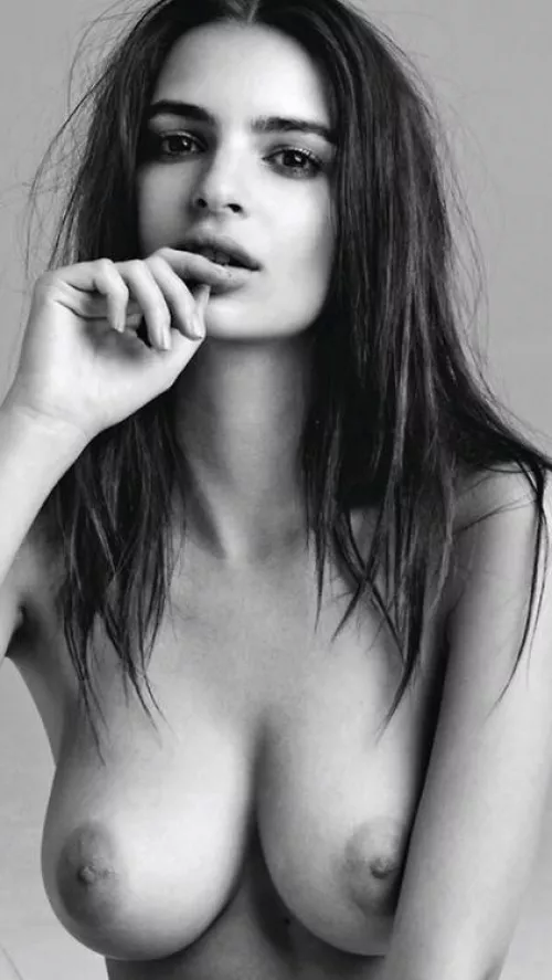 Emily Ratajkowski