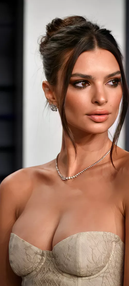 Emily Ratajkowski