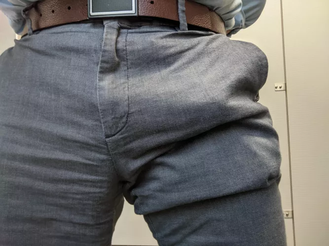 Empty office = more time for reddit