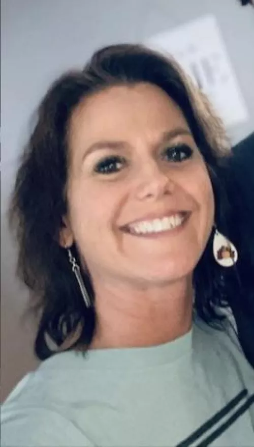 Enjoy a cucks pretty mommy. Always waiting for a load on her face.