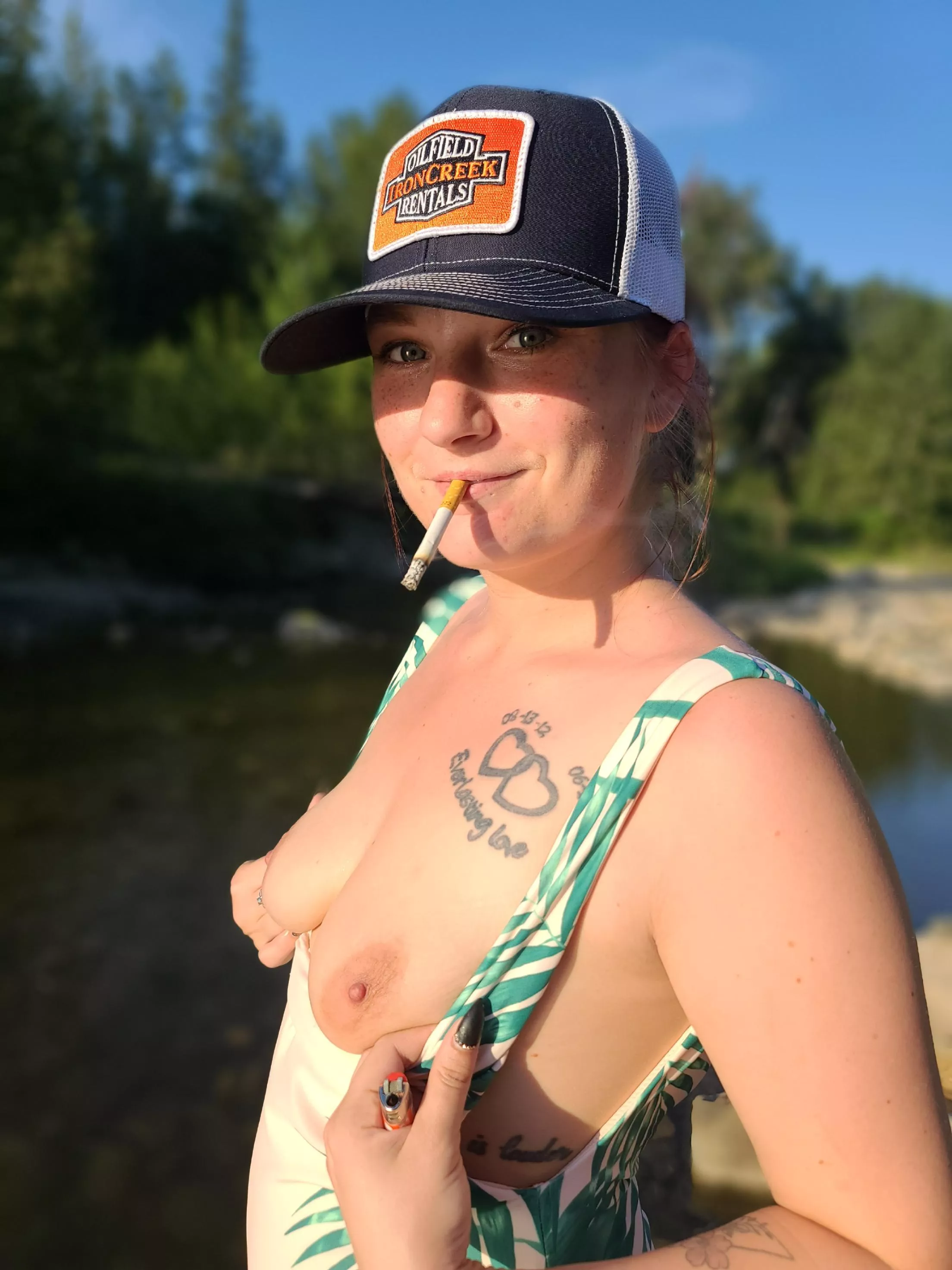 Enjoyin some sun at Groat Creek (f) Enjoyin some sun at Groat Creek (f)