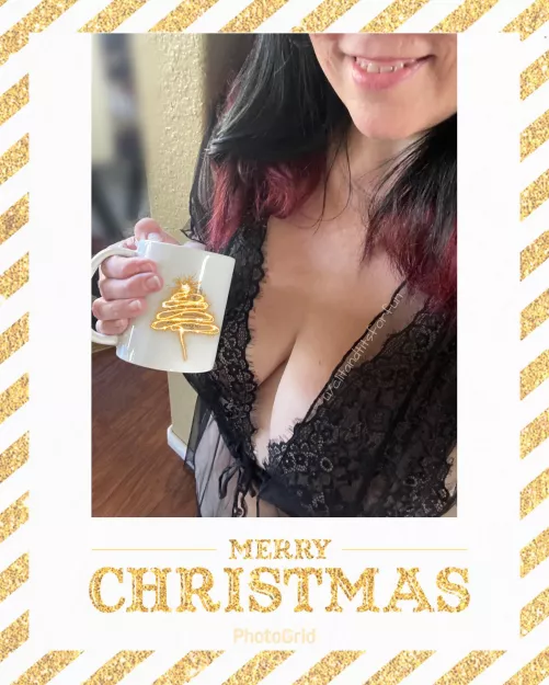Enjoying an afternoon jolt to get through the last bit of holiday prep. Happy Holidays CGW!! 💋🎄🎁⛄️🎅🏻