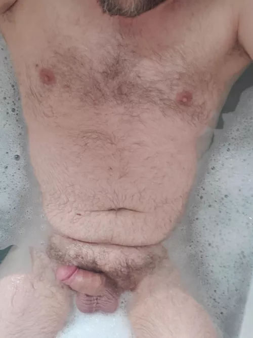 Enjoying the tub today! 😏