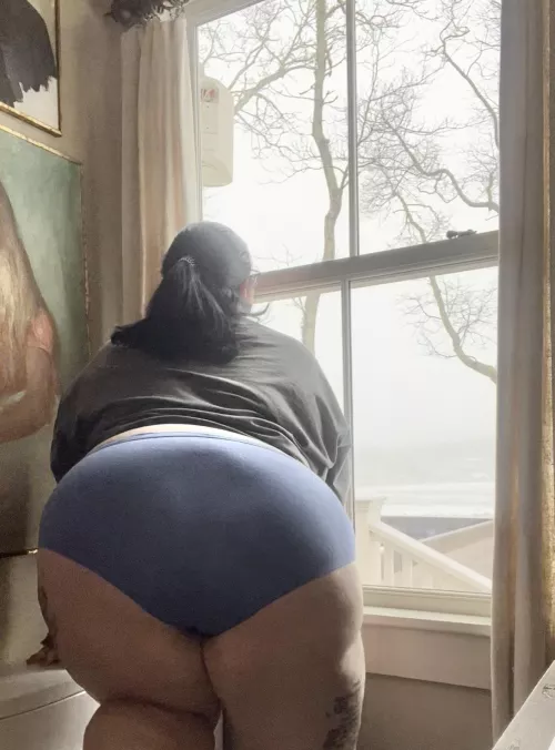 Enjoying the view on vacation…who wants to join me? 😉💋