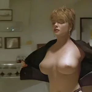 Erika Eleniak
