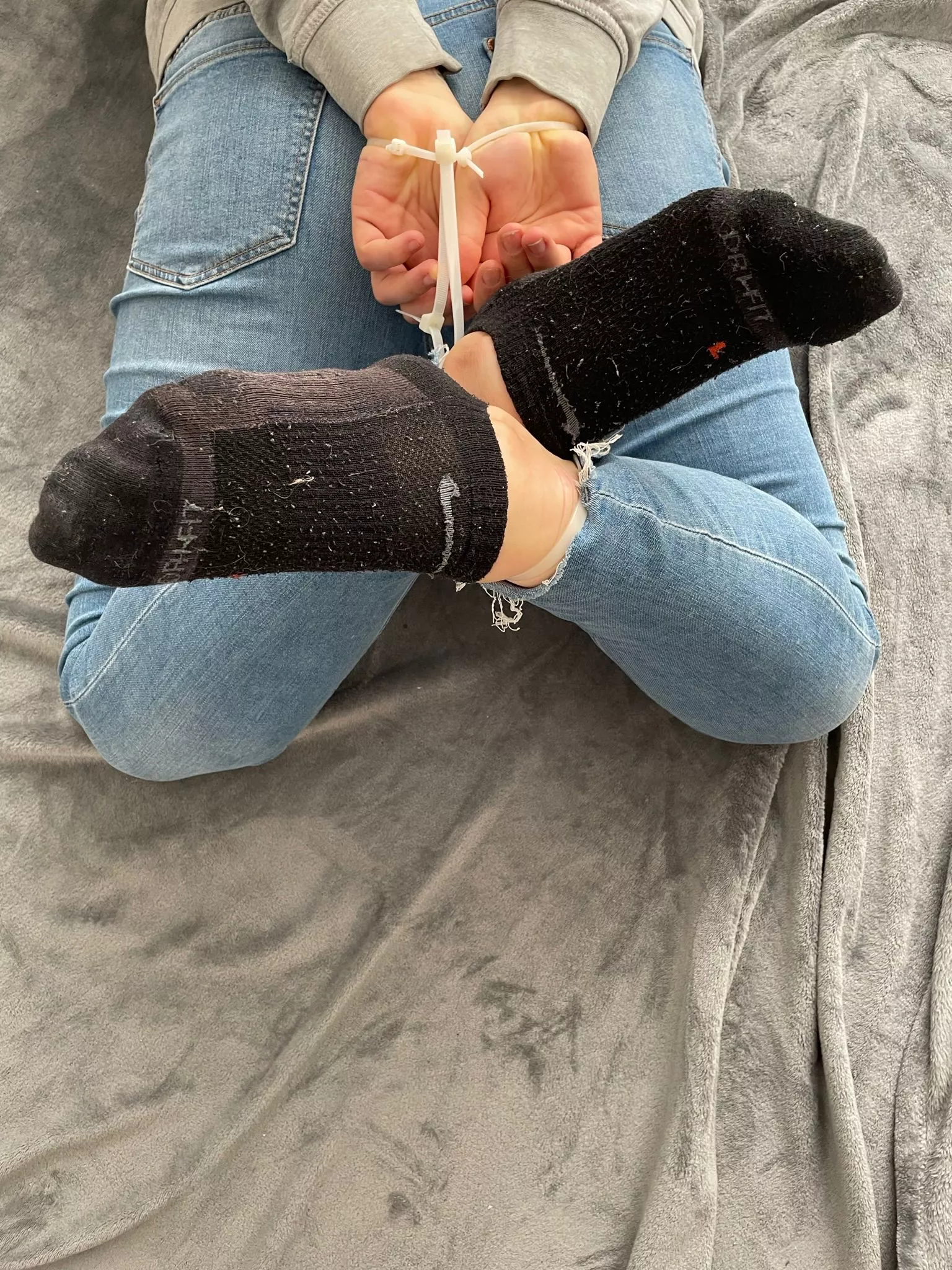 [EU] [GER] [F22] Socks the way you want them 8-10h Workhours a day DM if interested❤