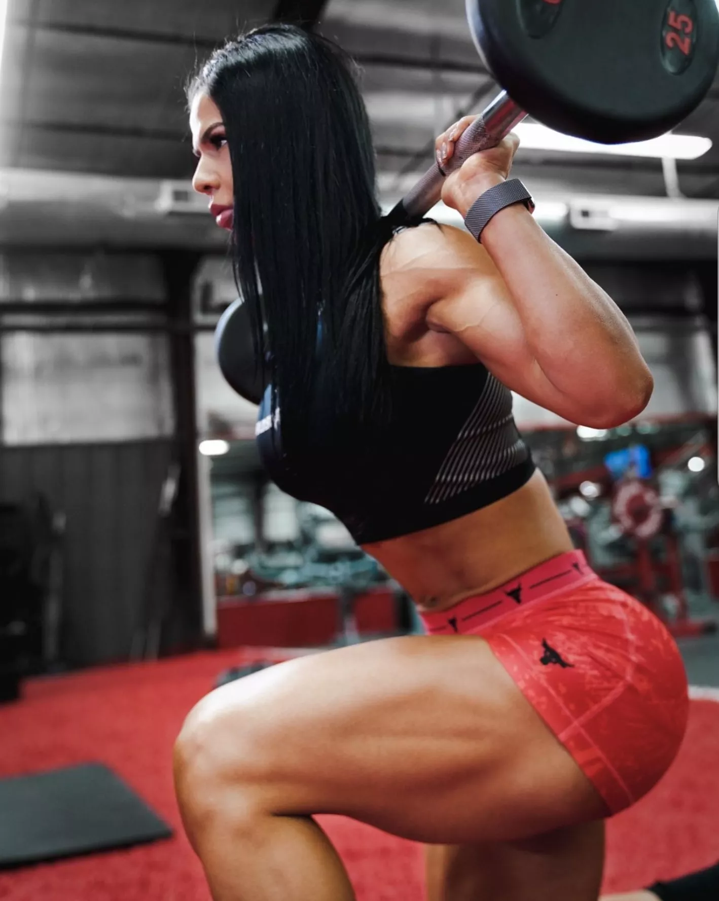 Eva Andresaa will ask you the following question ... Qual músculo você treinta hoje? She knows exactly what to do