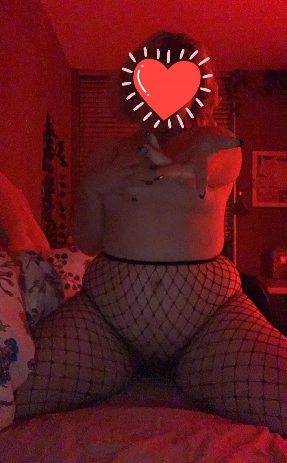 Even these fishnets are starting to get tight.. 🤭