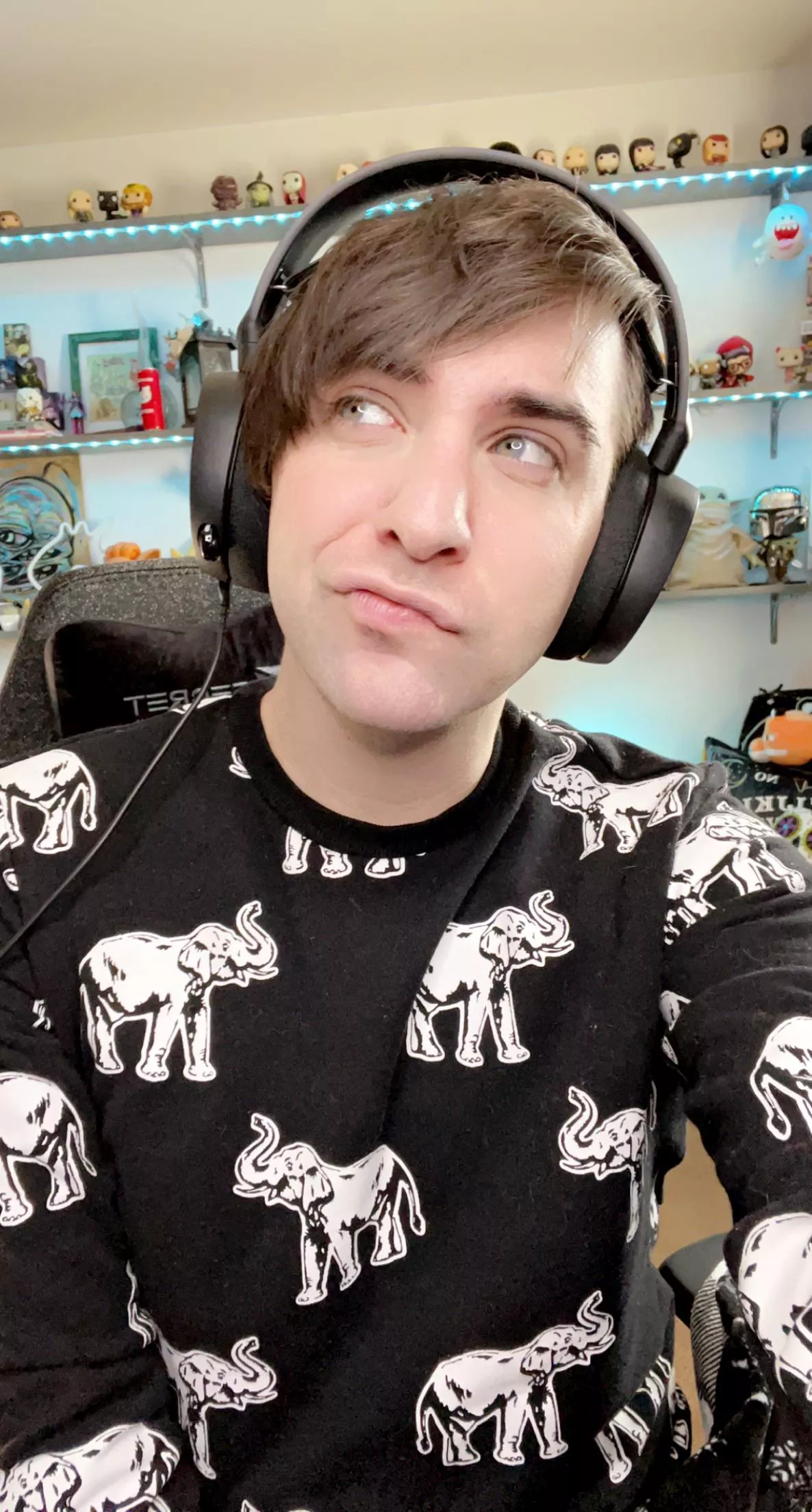 Ever have a stressful day but then you remember that you’re looking cute today? 😬 Ever have a stressful day but then you remember that you’re looking cute today? 😬