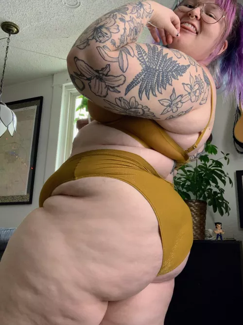 Every curve 😋☺️🍑😇