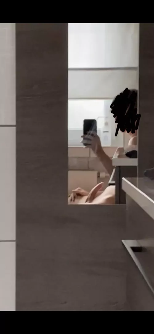 Every β¬οΈ gets a free nudeπ Im 18