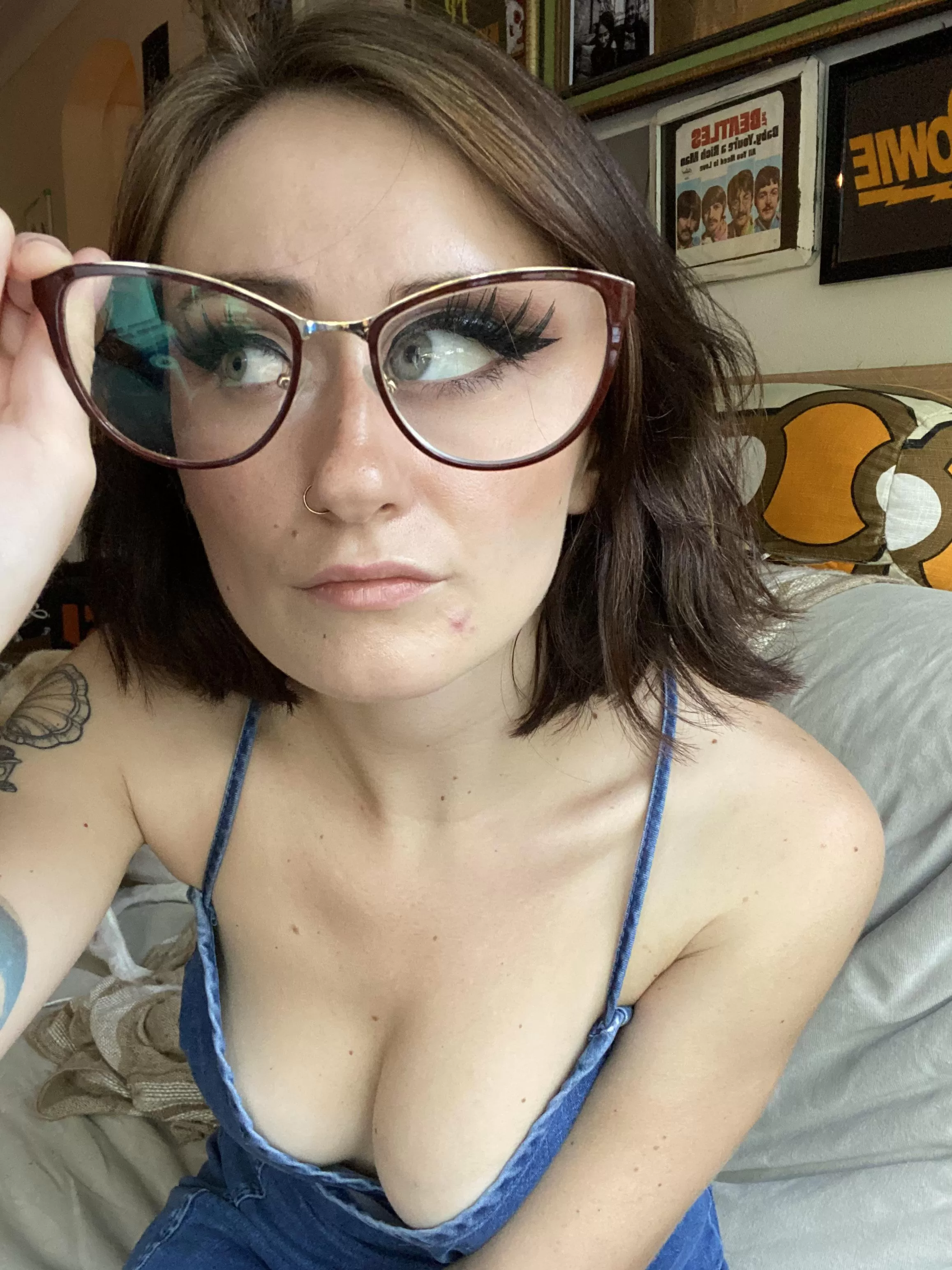 Every time someone on this subreddit tells me my glasses are fake my eyesight gets worse, please help me😠(20 F) Every time someone on this subreddit tells me my glasses are fake my eyesight gets worse, please help me😠(20 F)