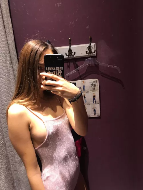 Everybody stared at me at the mall, guess why🤷🏼♀️