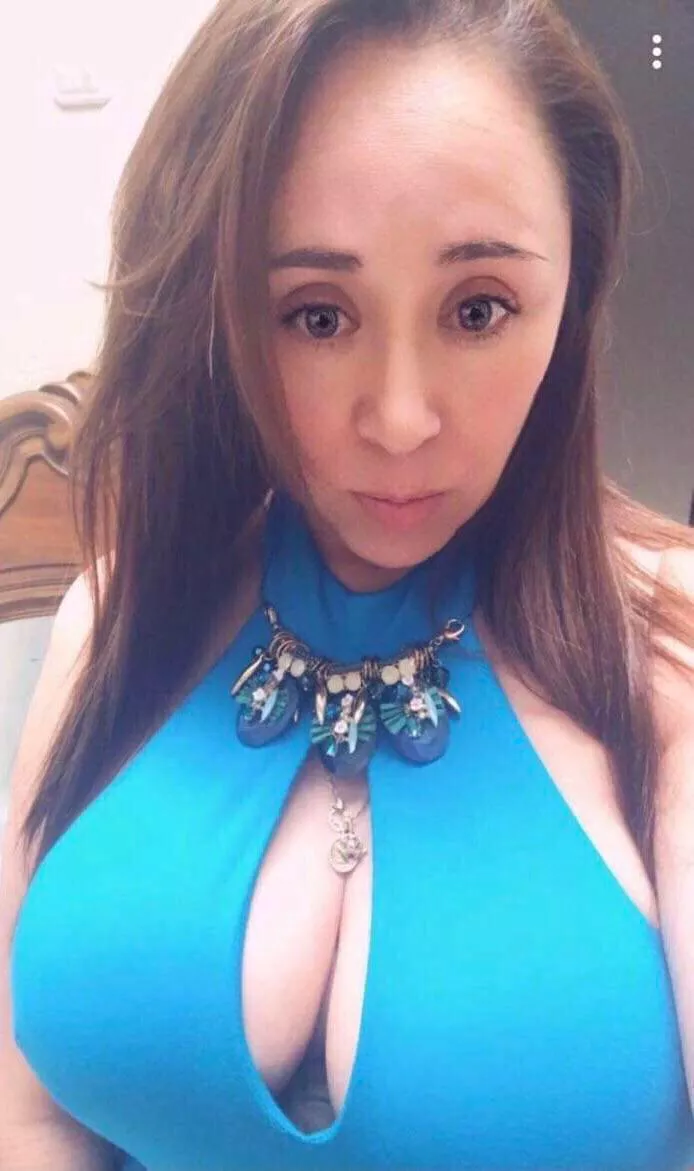 Everyone at work say I have the big boobs they ever see! 🥵😂