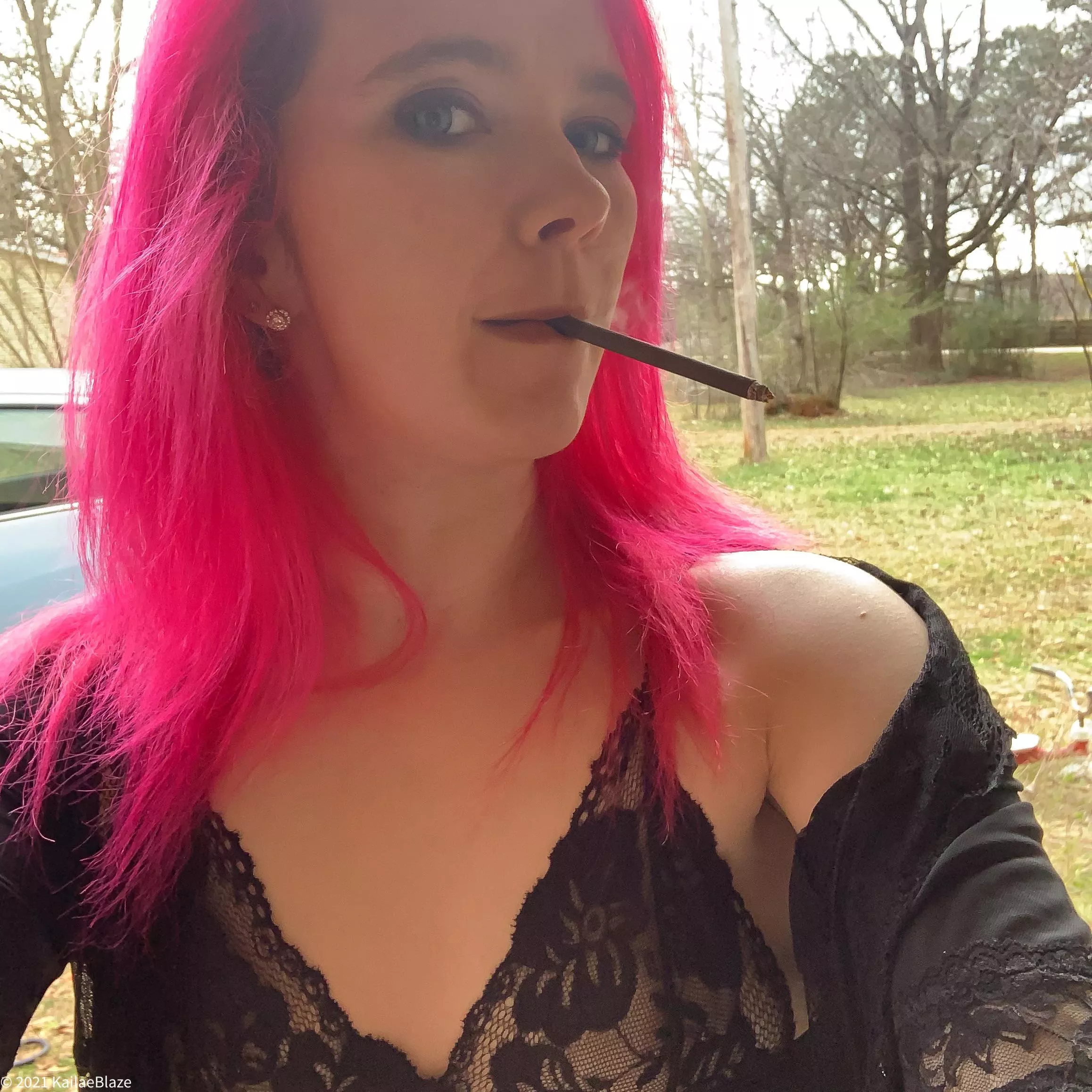 Everyone wears lingerie outside to smoke on Christmas right?