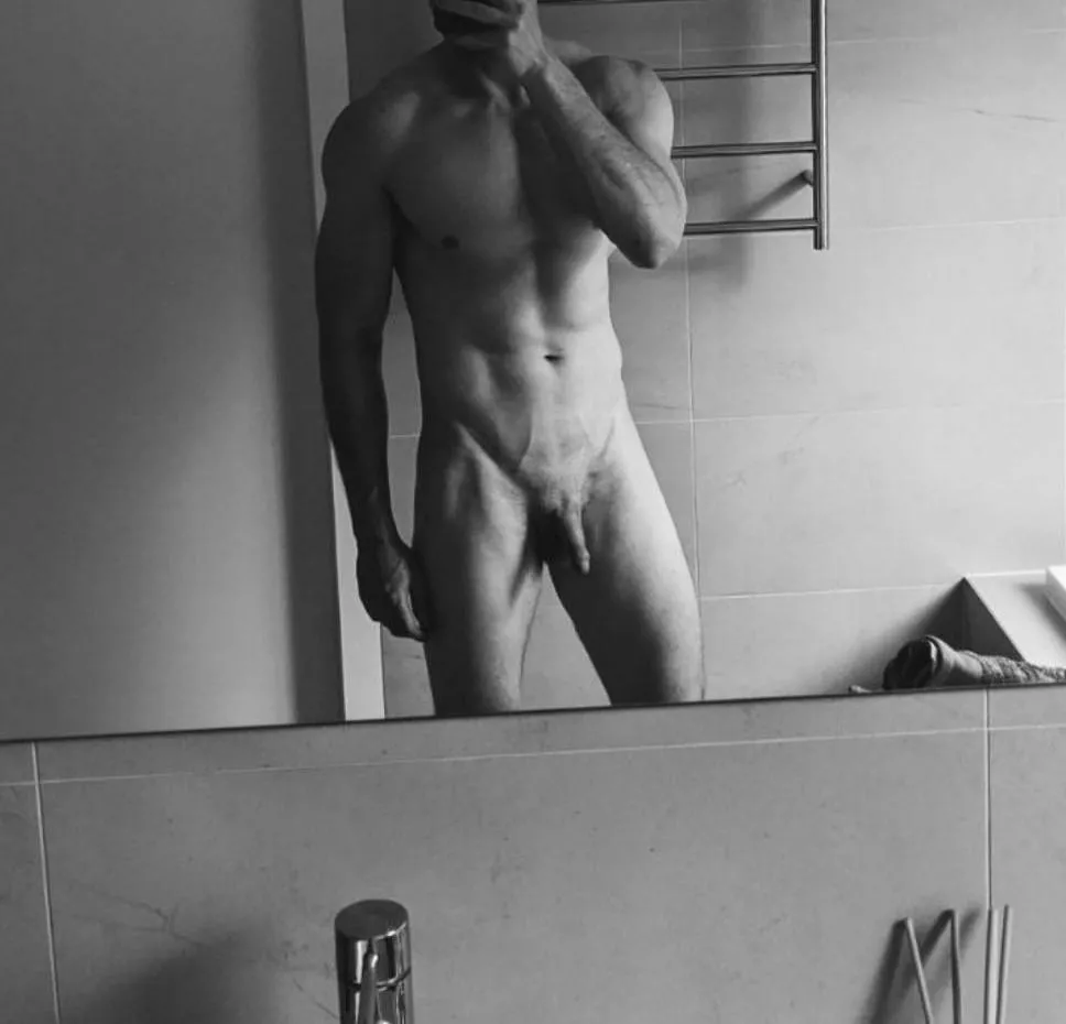 Everything looks more artistic in B&W (M)38 Everything looks more artistic in B&W (M)38