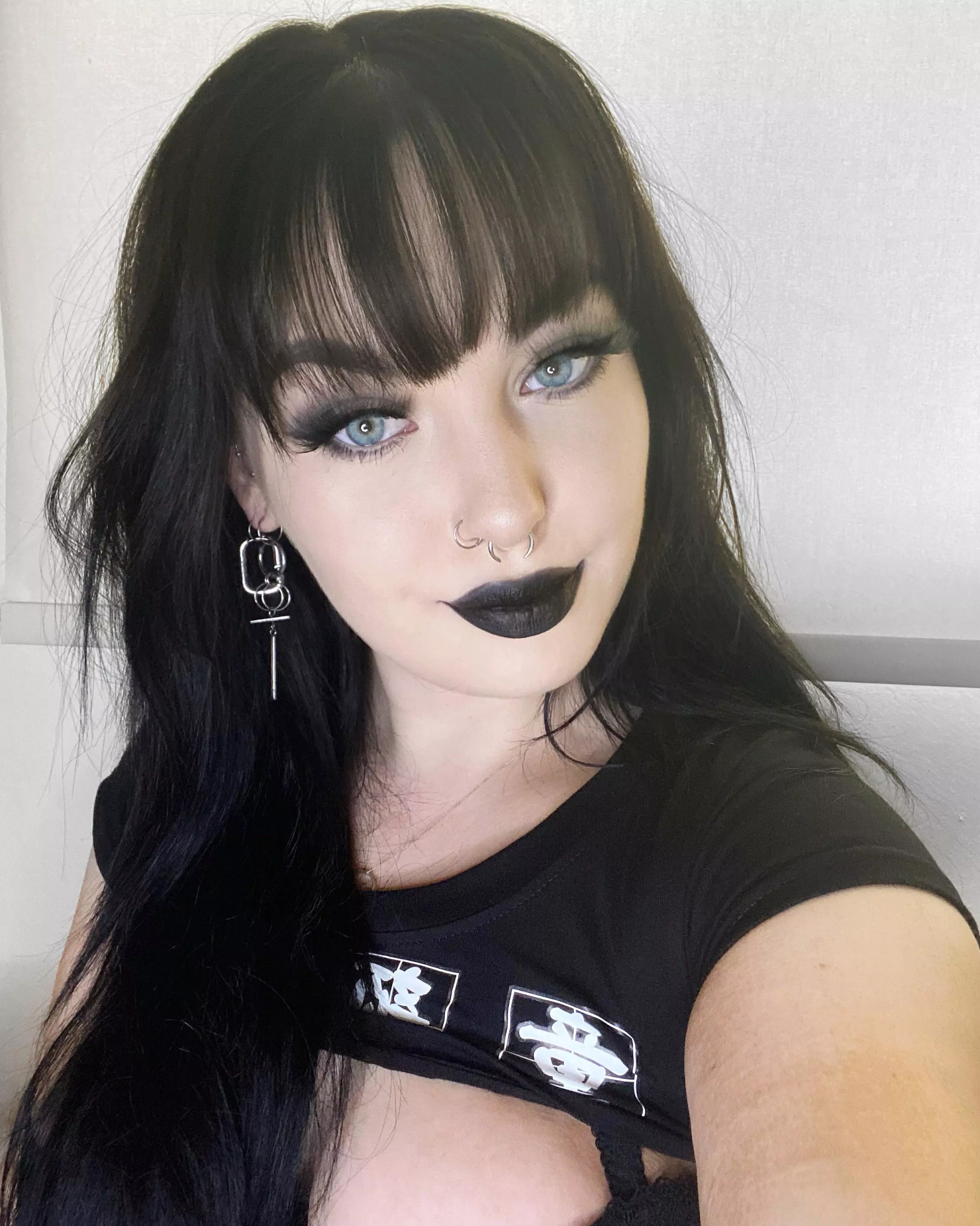 Ew you’re so emo👉🏻👈🏻🥺