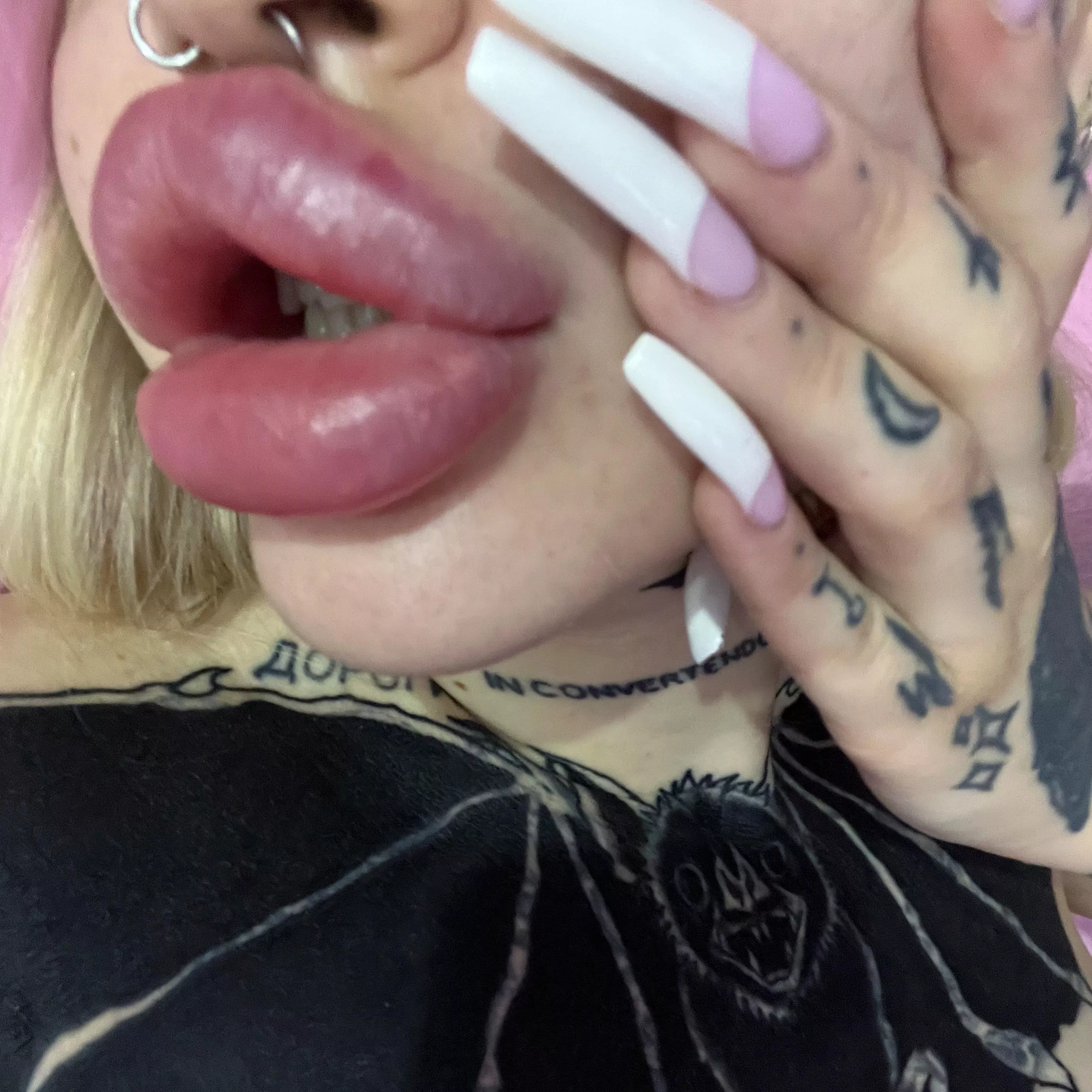 Extreme lips and extreme nails 😍