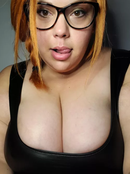 Eyes are up here 😂😇