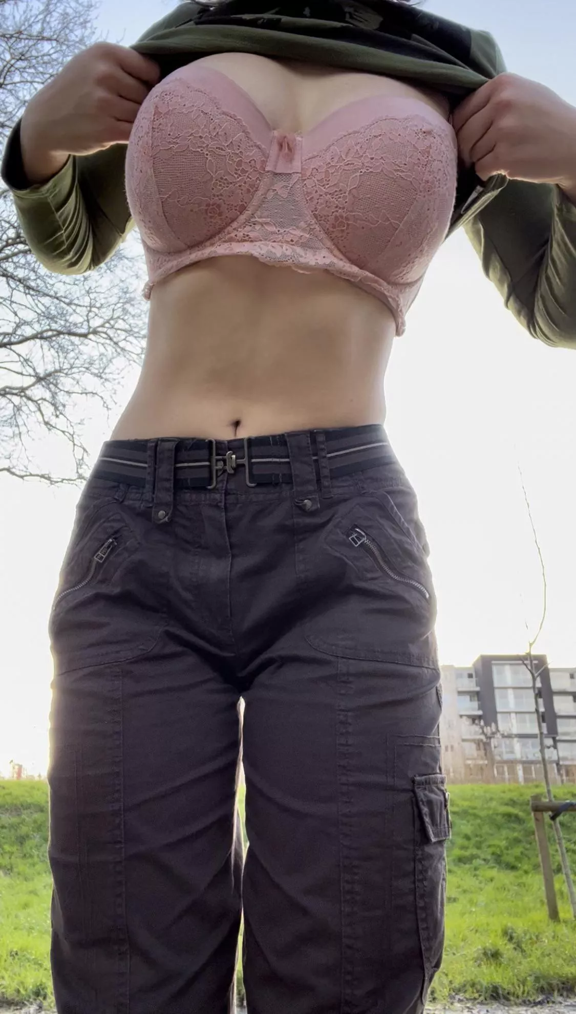 [F] 18 first time posting here, very mild i know :3 <3