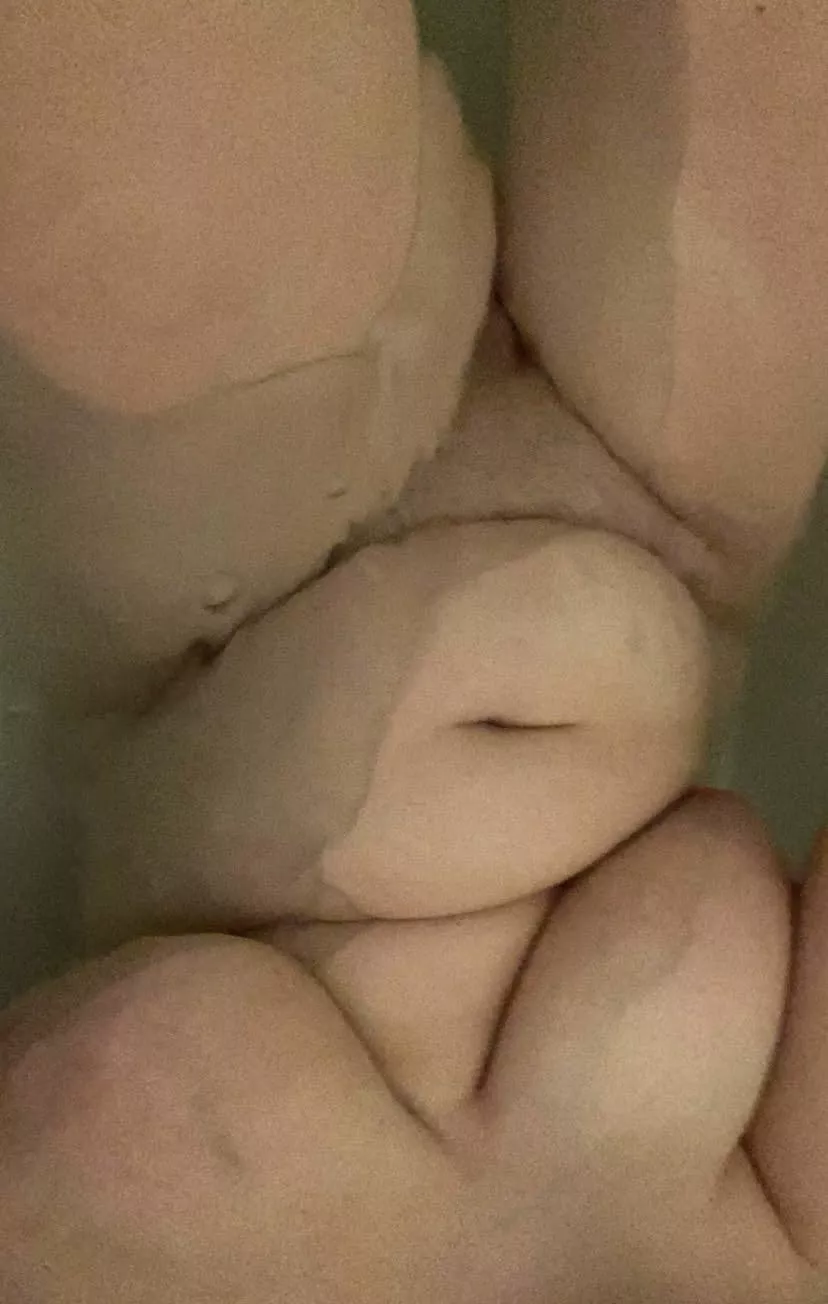 (F) 20, 175lbs, 5’1. Join me in the tub?