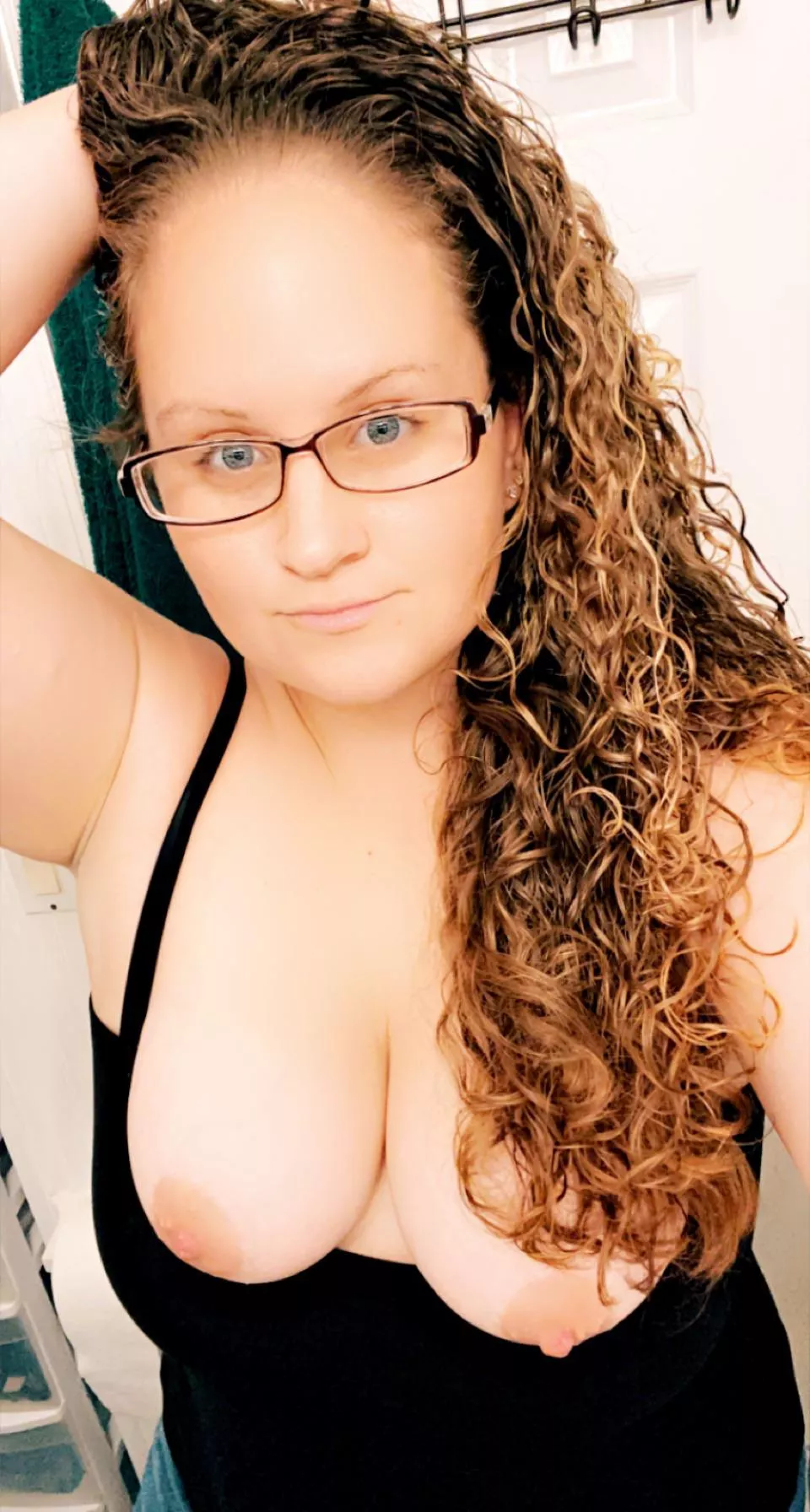 F 32 mom of 5 am I hot enough for you!? I need some attention I need cock therapy 😂