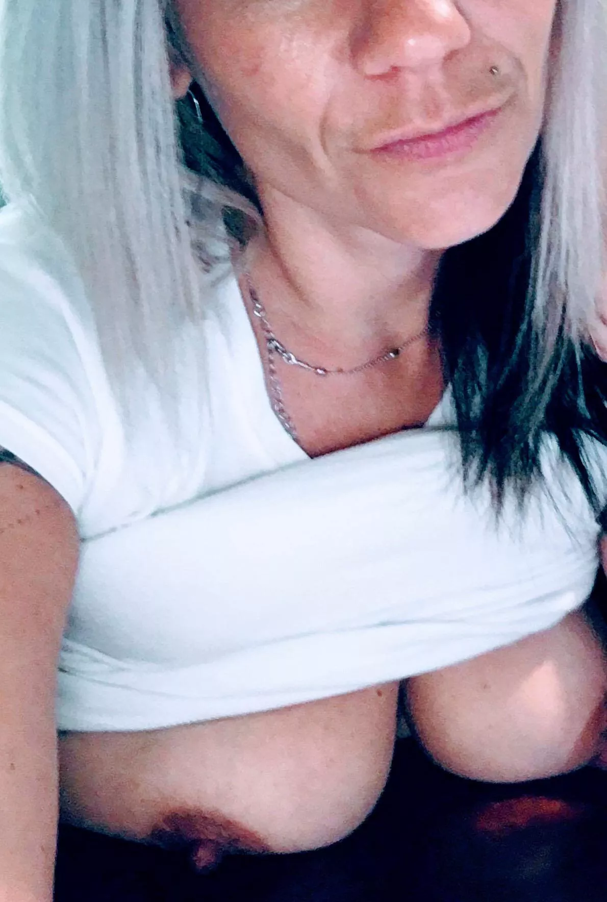 (F) 40 looking for some attention 😘 (F) 40 looking for some attention 😘