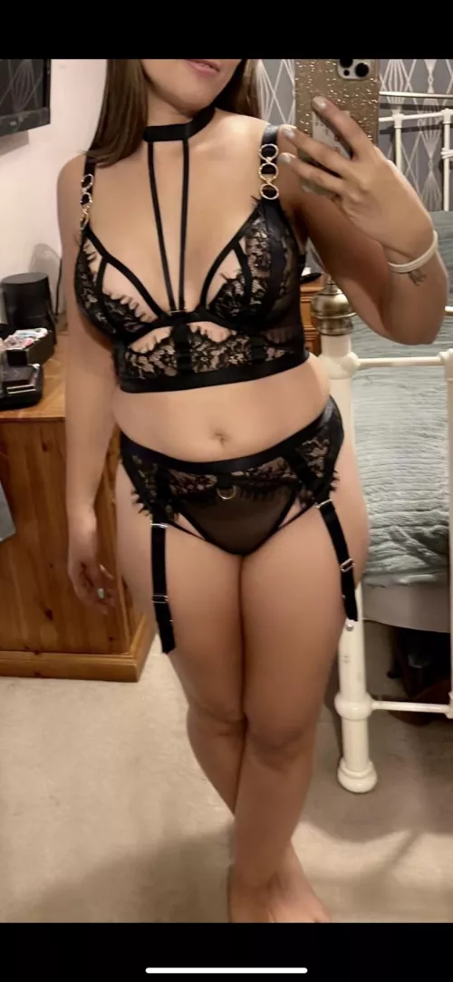 (f) 41 year old mom of 2 who likes a bit of bondageβ¦..do you??