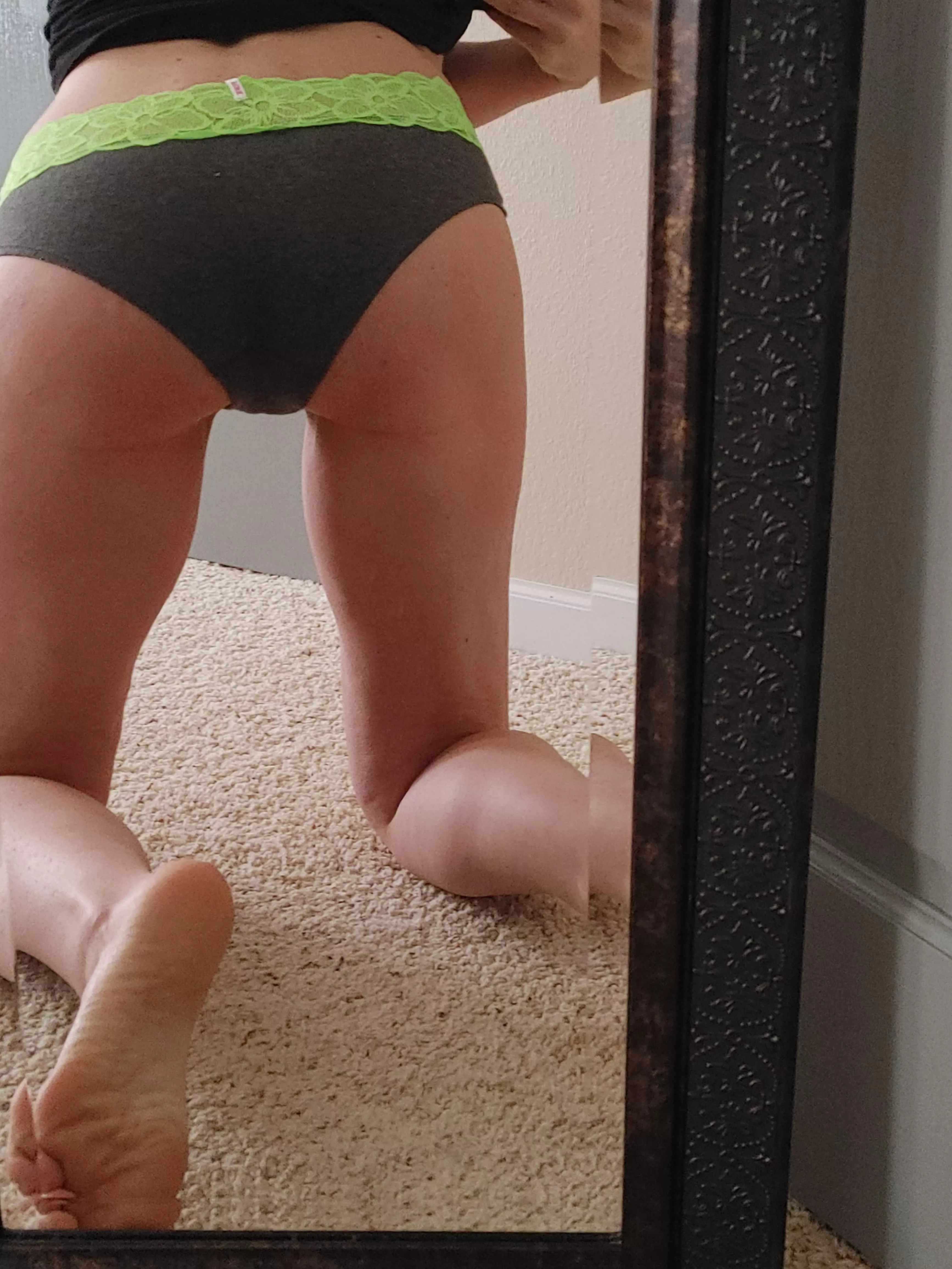 [F] Any hiphugger fans?? 🤔🤔