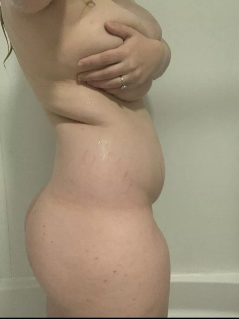 (F) Caution: wet and slippery ⚠️💦😜 (F) Caution: wet and slippery ⚠️💦😜