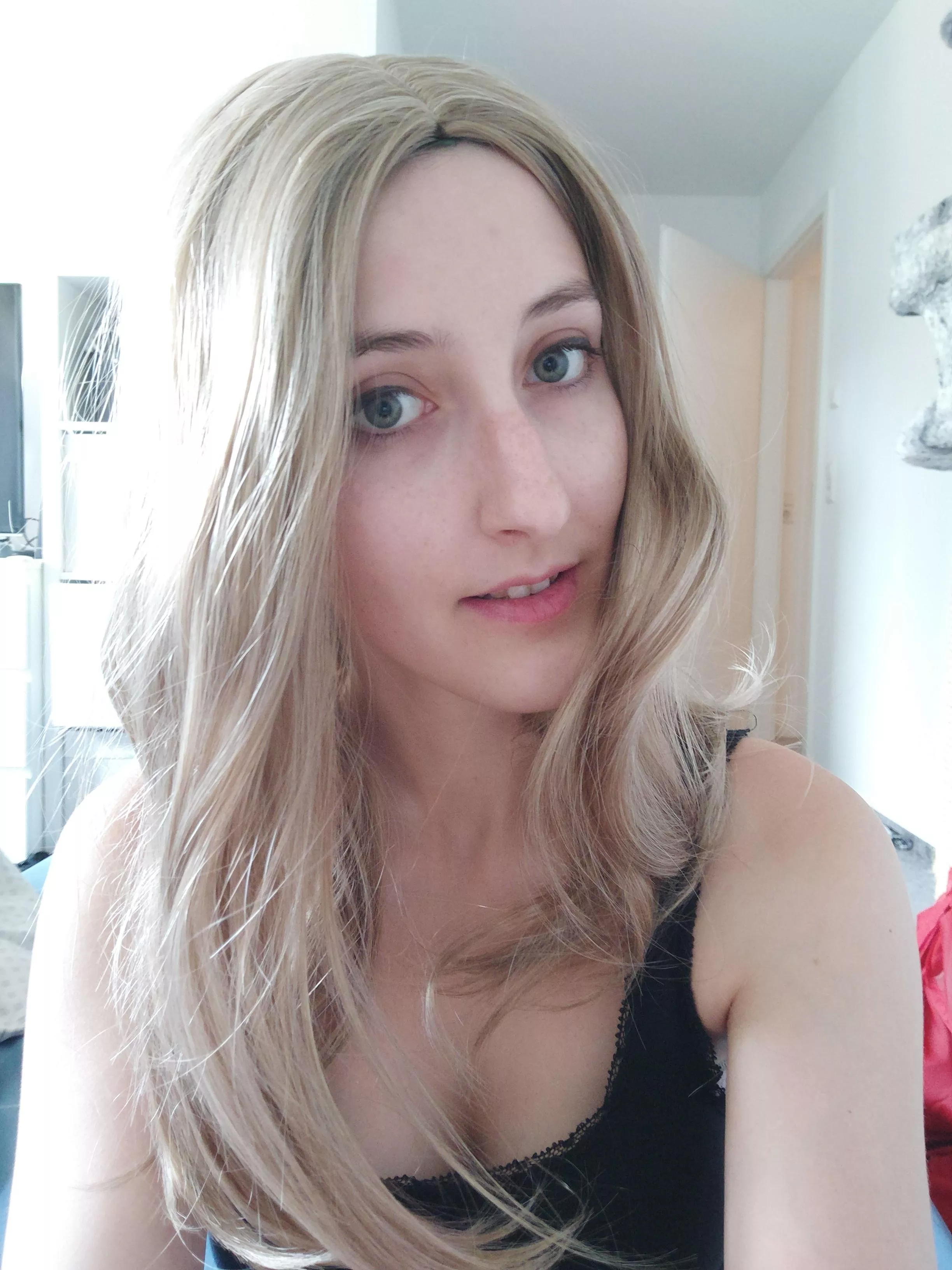 [f] do i look like girlfriend Material? 😊