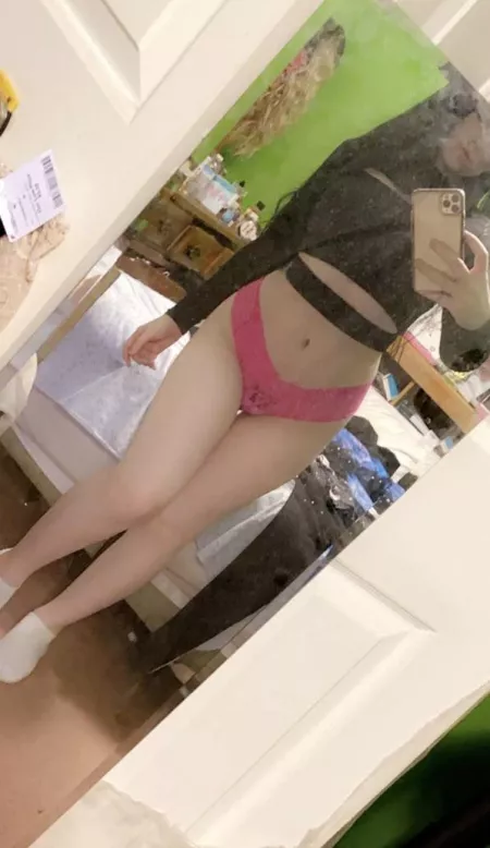 (F) does pink look good on me? Or do you wanna take them off 😏